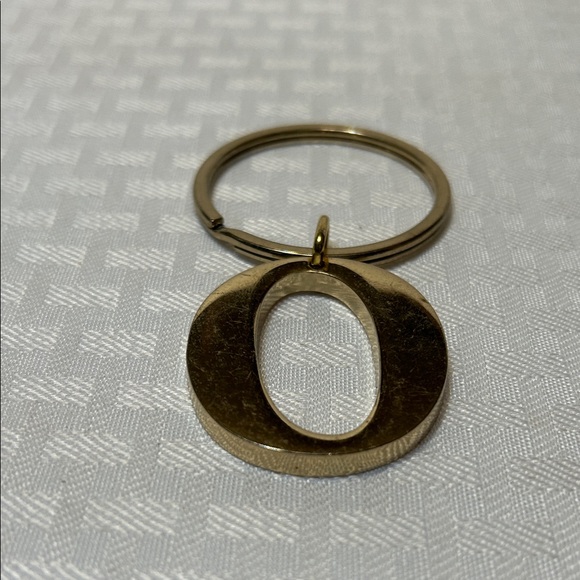 GANZ Other - Elegant Gold O-Shaped Keyring